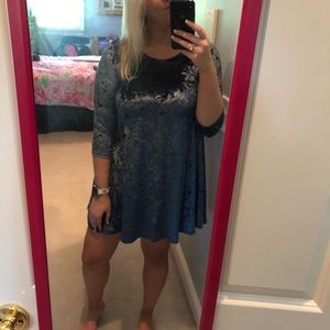 Blue velvet dress with 3/4 sleeves